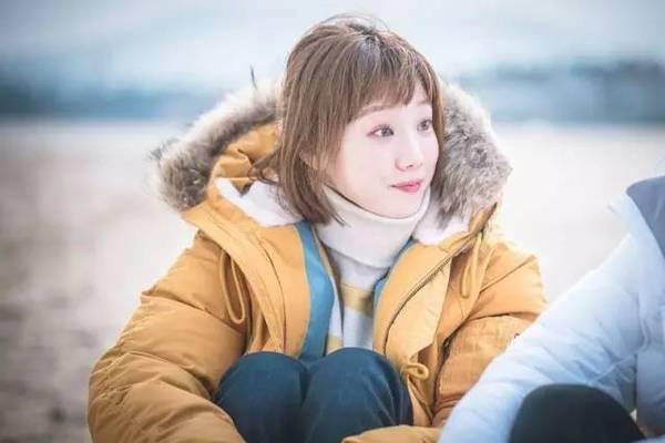 公司里有个业务能力强，可是和同事关系很差的员工，是否继续留任？游戏画面