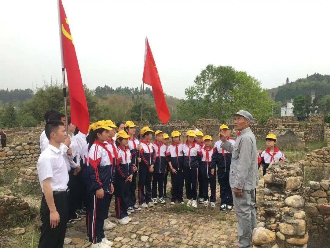 陈国坤《西装暴徒》上线,够燃够暴力!武打戏份不错,有点李小龙的影子了!